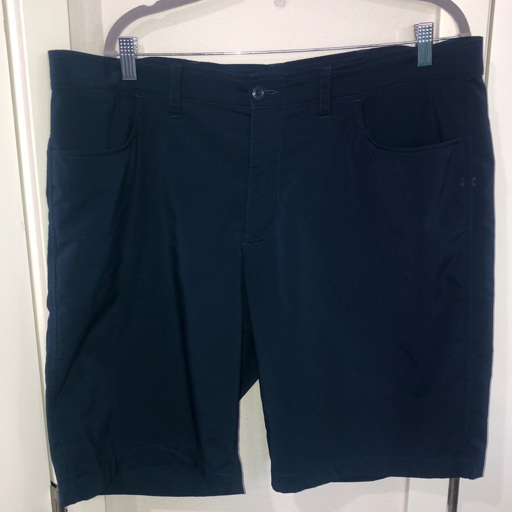 Under armor Men’s Size 40 Shorts navy blue Golf sporty, lightweight activewear